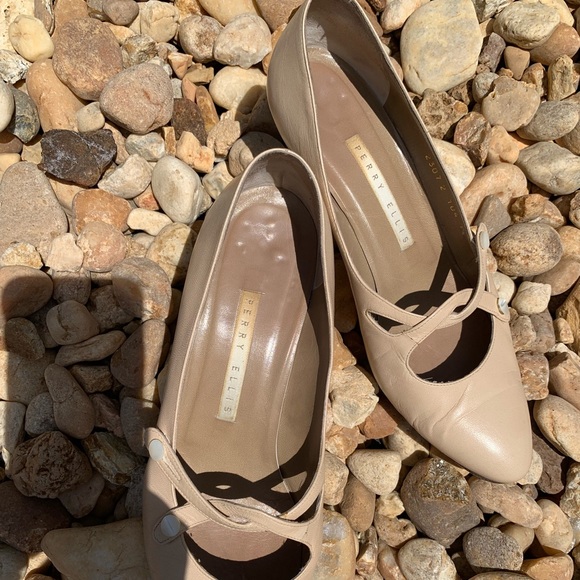 PERRY ELLIS Leather Victorian Mary Janes Heels - Picture 2 of 11